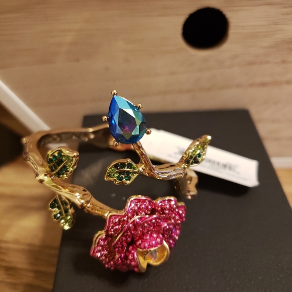 Betsey Johnson Bracelet - Picture 10 of 16